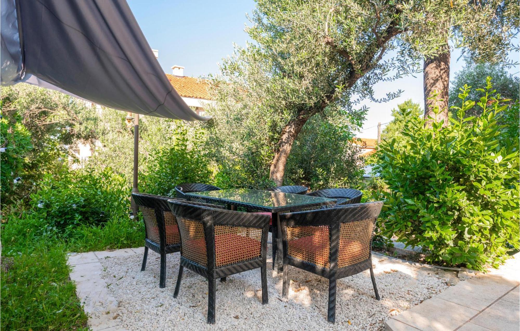 Awesome Apartment In Makarska With Wifi Exterior foto